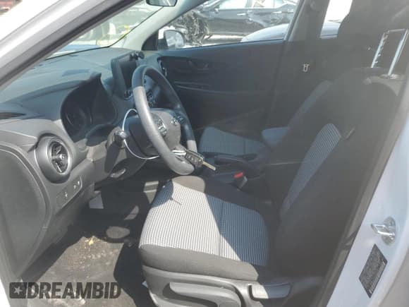 ✅ 2023 Hyundai Kona SE • VIN: KM8K22AB1PU025907 • Лот: 65984614. Опубликован ранее на Copart с пробегом 20 927 миль. Бесплатный доступ к архиву аукционных продаж из США и подробный отчёт об истории автомобиля на DreamBid. Изображение 7.