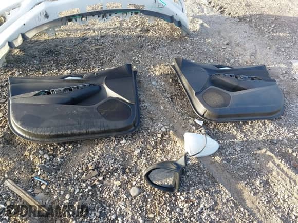 2017 Chevrolet Cruze LS z VIN 1G1BC5SMXH7265209, wystawiony jako IAAI lot #43371995 z przebiegiem 133 478 mil mil oraz . Historia ofert i sprzedaży dostępna na DreamBid. Obrazek 18.