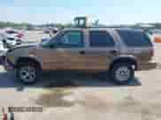 2004 Chevrolet Blazer Fleet z VIN 1GNCS13X34K154273, wystawiony jako IAAI lot #42110950 z przebiegiem 216 416 mil mil oraz . Historia ofert i sprzedaży dostępna na DreamBid. Obrazek 14.