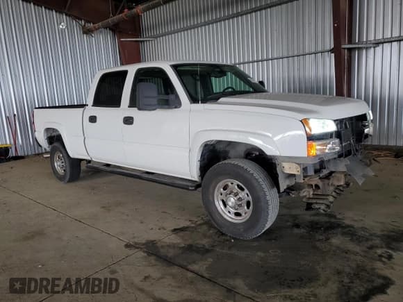 ✅ 2006 Chevrolet Silverado 2500HD LT2 • VIN: 1GCHK23U06F154978 • Lot: 80367745. Wystawiony na Copart z przebiegiem 135 173 mil. Bezpłatny archiwum sprzedaży aukcyjnych z USA i szczegółowy raport historii pojazdu na DreamBid. Zdjęcie 4.