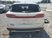 ✅ 2017 Lincoln MKC Select • VIN: 5LMCJ2D97HUL16989 • Lot: 69648804. Wystawiony na Copart z przebiegiem 75 024 mil. Bezpłatny archiwum sprzedaży aukcyjnych z USA i szczegółowy raport historii pojazdu na DreamBid. Zdjęcie 6.
