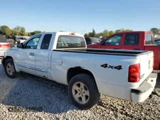 2005 Dodge Dakota z VIN 1D7HW52N65S257043, wystawiony jako Copart lot #74013574 z przebiegiem 187 829 mil mil oraz Szkoda całkowita • Salvage title. Historia ofert i sprzedaży dostępna na DreamBid. Obrazek 2.