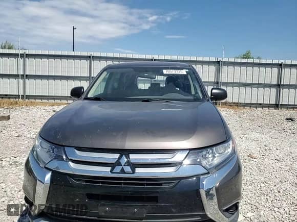 2018 Mitsubishi Outlander ES with VIN JA4AZ3A39JZ027175, listed as a Copart auction lot 70573725 with 197,576 mi miles and Salvage title. Bid and sale history available at DreamBid. Image 14.