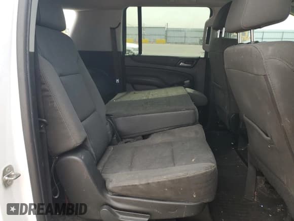 ✅ 2020 Chevrolet Suburban LS • VIN: 1GNSCGEC0LR225957 • Lot: 64193324. Wystawiony na Copart z przebiegiem 82 347 mil. Bezpłatny archiwum sprzedaży aukcyjnych z USA i szczegółowy raport historii pojazdu na DreamBid. Zdjęcie 11.