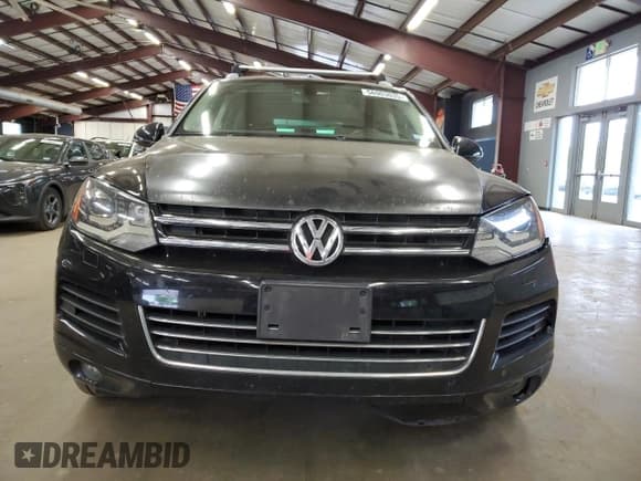 ✅ 2012 Volkswagen Touareg Sport • VIN: WVGEF9BP9CD011879 • Lot: 56903035. Listed on Copart with 198,262 mi. Free auction sales archive from the USA and detailed vehicle history report at DreamBid. Image 5.
