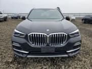 ✅ 2021 BMW X5 xDrive40i • VIN: 5UXCR6C04M9G15820 • Lot: 90668895. Wystawiony na Copart z przebiegiem Nie podano. Bezpłatny archiwum sprzedaży aukcyjnych z USA i szczegółowy raport historii pojazdu na DreamBid. Zdjęcie 5.