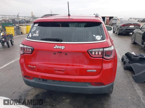 ✅ 2018 Jeep Compass Latitude • VIN: 3C4NJDBB4JT104326 • Лот: 43779456. Опубликован ранее на IAAI с пробегом 61 629 миль. Бесплатный доступ к архиву аукционных продаж из США и подробный отчёт об истории автомобиля на DreamBid. Изображение 17.