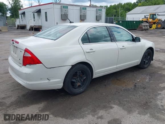 ✅ 2011 Ford Fusion SE • VIN: 3FAHP0HG6BR164197 • Lot: 42337461. Wystawiony na IAAI z przebiegiem 168 508 mil. Bezpłatny archiwum sprzedaży aukcyjnych z USA i szczegółowy raport historii pojazdu na DreamBid. Zdjęcie 4.