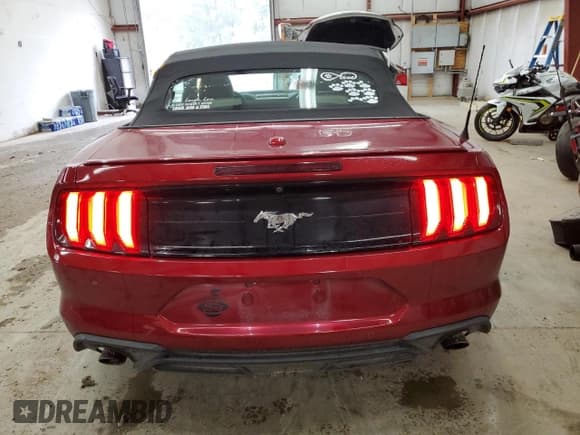 ✅ 2019 Ford Mustang EcoBoost Premium • VIN: 1FATP8UH7K5103872 • Lot: 82412685. Wystawiony na Copart z przebiegiem 43 098 mil. Bezpłatny archiwum sprzedaży aukcyjnych z USA i szczegółowy raport historii pojazdu na DreamBid. Zdjęcie 6.