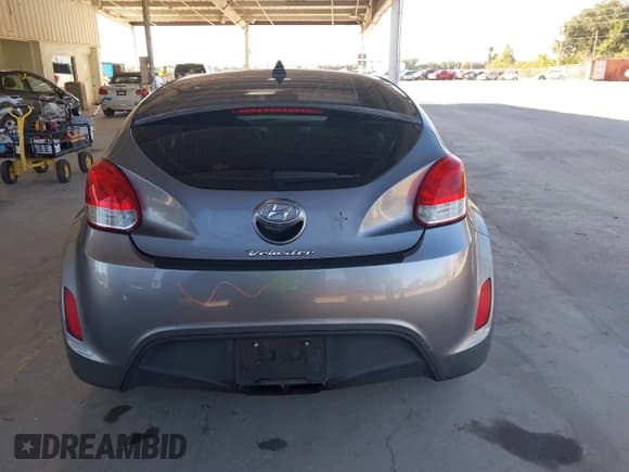 ✅ 2017 Hyundai Veloster Value Edition • VIN: KMHTC6AD4HU309804 • Lot: 43441272. Wystawiony na IAAI z przebiegiem 99 124 mil. Bezpłatny archiwum sprzedaży aukcyjnych z USA i szczegółowy raport historii pojazdu na DreamBid. Zdjęcie 16.