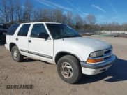 ✅ 2001 Chevrolet Blazer LT • VIN: 1GNDT13W012147527 • Lot: 41696302. Wystawiony na IAAI z przebiegiem 275 092 mil. Bezpłatny archiwum sprzedaży aukcyjnych z USA i szczegółowy raport historii pojazdu na DreamBid. Zdjęcie 1.