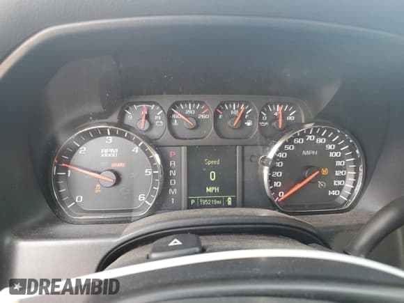 ✅ 2016 GMC Sierra 2500HD • VIN: 1GT22REG0GZ162617 • Lot: 70888465. Wystawiony na Copart z przebiegiem 195 219 mil. Bezpłatny archiwum sprzedaży aukcyjnych z USA i szczegółowy raport historii pojazdu na DreamBid. Zdjęcie 9.