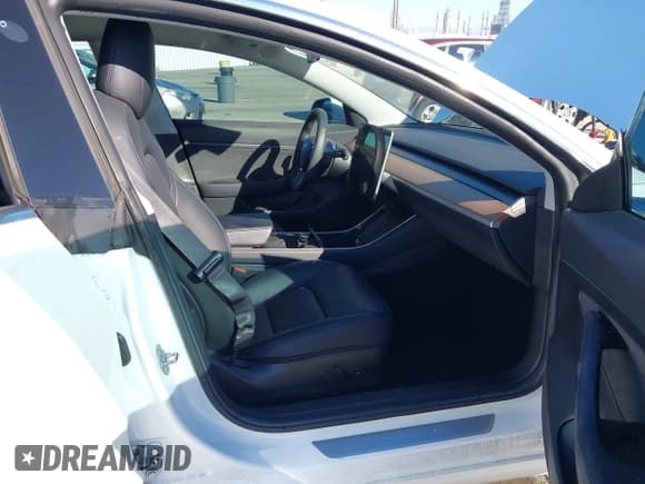 ✅ 2020 Tesla Model 3 Standard Range Plus • VIN: 5YJ3E1EA0LF476809 • Лот: 43784856. Опубликован ранее на IAAI с пробегом 64 366 миль. Бесплатный доступ к архиву аукционных продаж из США и подробный отчёт об истории автомобиля на DreamBid. Изображение 5.