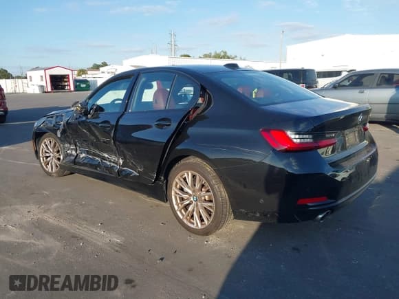 ✅ 2023 BMW 3 Series 330i • VIN: 3MW69FF08P8D42058 • Lot: 43630066. Listed on IAAI with 33,487 mi. Free auction sales archive from the USA and detailed vehicle history report at DreamBid. Image 3.