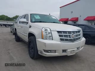 ✅ 2013 Cadillac Escalade ESV Platinum Edition • VIN: 1GYS3KEF3DR103255 • Лот: 41866633. Опубликован ранее на IAAI с пробегом 147 425 миль. Бесплатный доступ к архиву аукционных продаж из США и подробный отчёт об истории автомобиля на DreamBid. Изображение 1.