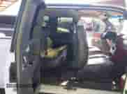 2005 Chevrolet Silverado 1500 LS z VIN 1GCEC19T75Z304025, wystawiony jako IAAI lot #43584015 z przebiegiem 126 228 mil mil oraz . Historia ofert i sprzedaży dostępna na DreamBid. Obrazek 8.