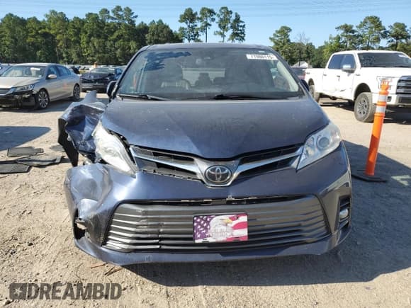 ✅ 2018 Toyota Sienna XLE Auto Access Seat • VIN: 5TDYZ3DC9JS908900 • Lot: 71980115. Listed on Copart with 92,508 mi. Free auction sales archive from the USA and detailed vehicle history report at DreamBid. Image 5.