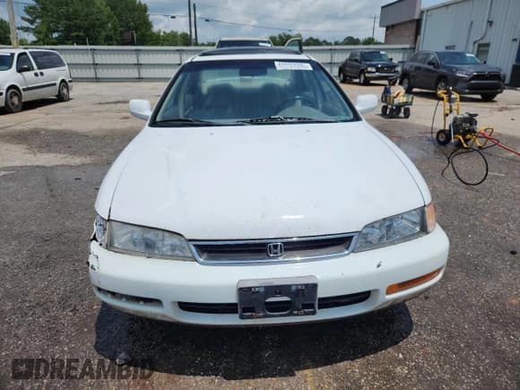✅ 1997 Honda Accord EX • VIN: 1HGCD5667VA138535 • Lot: 62082095. Wystawiony na Copart z przebiegiem 250 787 mil. Bezpłatny archiwum sprzedaży aukcyjnych z USA i szczegółowy raport historii pojazdu na DreamBid. Zdjęcie 5.