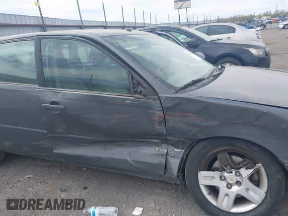 2007 Chevrolet Malibu Maxx LT z VIN 1G1ZT68N07F197883, wystawiony jako IAAI lot #41866531 z przebiegiem 223 473 mil mil oraz . Historia ofert i sprzedaży dostępna na DreamBid. Obrazek 6.