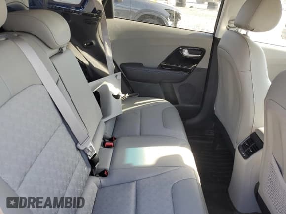 ✅ 2022 Kia Niro EX • VIN: KNDCD3LD2N5546908 • Lot: 81899085. Wystawiony na Copart z przebiegiem 71 638 mil. Bezpłatny archiwum sprzedaży aukcyjnych z USA i szczegółowy raport historii pojazdu na DreamBid. Zdjęcie 10.