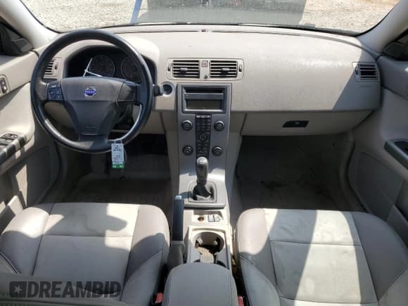 ✅ 2005 Volvo S40 • VIN: YV1MS382952049786 • Lot: 50104795. Wystawiony na Copart z przebiegiem 110 150 mil. Bezpłatny archiwum sprzedaży aukcyjnych z USA i szczegółowy raport historii pojazdu na DreamBid. Zdjęcie 8.