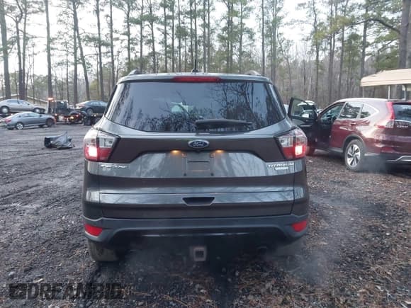 ✅ 2017 Ford Escape Titanium • VIN: 1FMCU0JD0HUC13307 • Lot: 43883887. Wystawiony na IAAI z przebiegiem 71 756 mil. Bezpłatny archiwum sprzedaży aukcyjnych z USA i szczegółowy raport historii pojazdu na DreamBid. Zdjęcie 16.