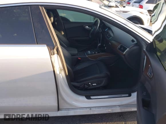 ✅ 2016 Audi A7 Prestige • VIN: WAU2GAFC2GN056981 • Lot: 43134143. Wystawiony na IAAI z przebiegiem 108 358 mil. Bezpłatny archiwum sprzedaży aukcyjnych z USA i szczegółowy raport historii pojazdu na DreamBid. Zdjęcie 5.