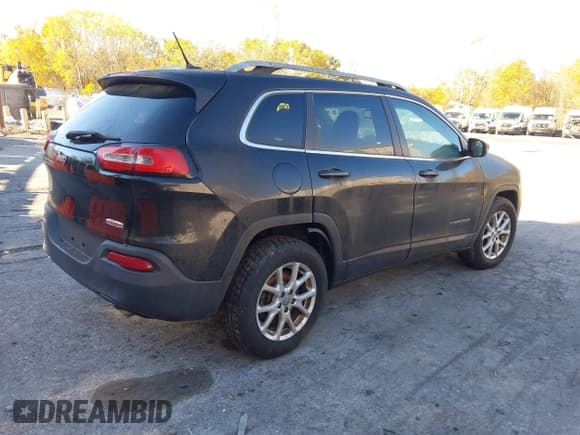 ✅ 2014 Jeep Cherokee Latitude • VIN: 1C4PJMCS3EW152522 • Lot: 43508623. Wystawiony na IAAI z przebiegiem 182 642 mil. Bezpłatny archiwum sprzedaży aukcyjnych z USA i szczegółowy raport historii pojazdu na DreamBid. Zdjęcie 4.