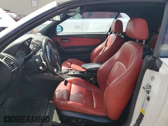 ✅ 2008 BMW 1 Series 128i • VIN: WBAUL73548VE88067 • Lot: 66309135. Wystawiony na Copart z przebiegiem 166 532 mil. Bezpłatny archiwum sprzedaży aukcyjnych z USA i szczegółowy raport historii pojazdu na DreamBid. Zdjęcie 7.