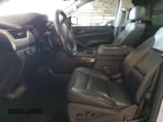 ✅ 2018 Chevrolet Suburban LT • VIN: 1GNSKHKC9JR395664 • Lot: 76120504. Wystawiony na Copart z przebiegiem 84 267 mil. Bezpłatny archiwum sprzedaży aukcyjnych z USA i szczegółowy raport historii pojazdu na DreamBid. Zdjęcie 7.
