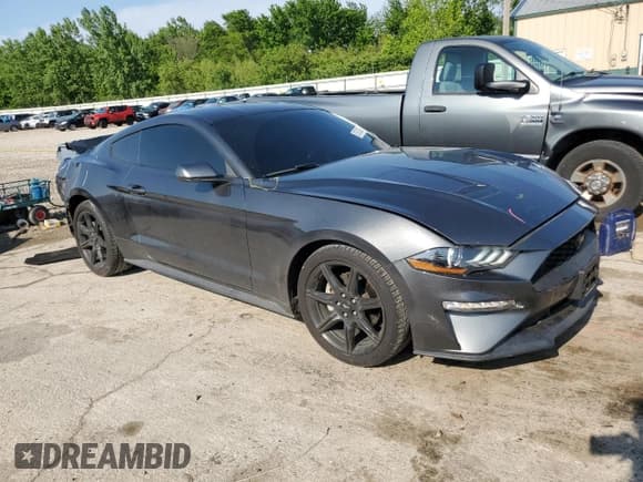 ✅ 2019 Ford Mustang EcoBoost • VIN: 1FA6P8TH8K5118816 • Lot: 57570375. Wystawiony na Copart z przebiegiem 45 582 mil. Bezpłatny archiwum sprzedaży aukcyjnych z USA i szczegółowy raport historii pojazdu na DreamBid. Zdjęcie 4.
