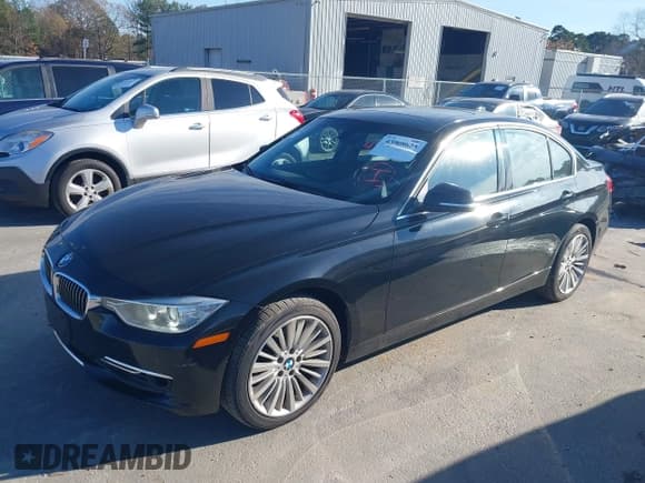 ✅ 2013 BMW 3 Series 328i xDrive • VIN: WBA3B5C50DJ598454 • Lot: 43908625. Wystawiony na IAAI z przebiegiem 141 000 mil. Bezpłatny archiwum sprzedaży aukcyjnych z USA i szczegółowy raport historii pojazdu na DreamBid. Zdjęcie 2.