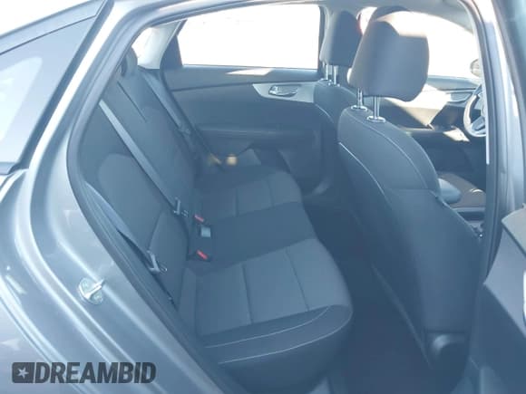 ✅ 2024 Kia Forte LXS • VIN: 3KPF24AD3RE738294 • Lot: 43784142. Listed on IAAI with 37,489 mi. Free auction sales archive from the USA and detailed vehicle history report at DreamBid. Image 8.