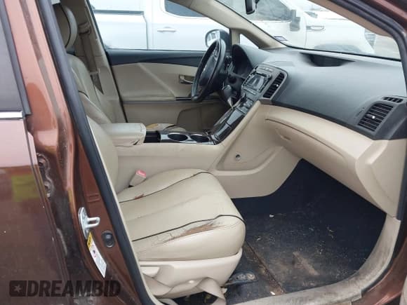 ✅ 2010 Toyota Venza • VIN: 4T3ZK3BB8AU031186 • Lot: 43811150. Listed on IAAI with 225,920 mi. Free auction sales archive from the USA and detailed vehicle history report at DreamBid. Image 5.
