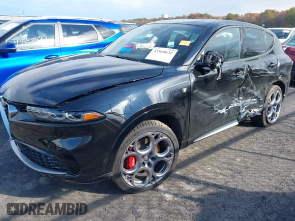 ✅ 2024 Alfa Romeo Tonale Ti • VIN: ZASPATCW2R3038911 • Lot: 43568622. Wystawiony na IAAI z przebiegiem Nie podano. Bezpłatny archiwum sprzedaży aukcyjnych z USA i szczegółowy raport historii pojazdu na DreamBid. Zdjęcie 19.