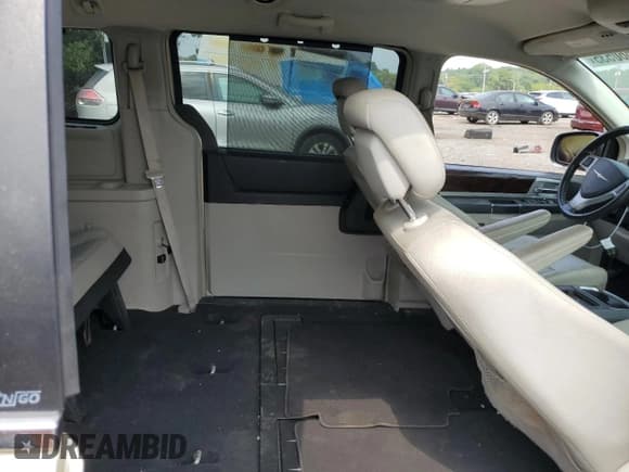 ✅ 2010 Chrysler Town & Country Touring Plus • VIN: 2A4RR8DX6AR441295 • Lot: 69344485. Wystawiony na Copart z przebiegiem 180 037 mil. Bezpłatny archiwum sprzedaży aukcyjnych z USA i szczegółowy raport historii pojazdu na DreamBid. Zdjęcie 11.