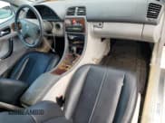 ✅ 2002 Mercedes-Benz CLK 320/430 • VIN: WDBLK65G52T109375 • Лот: 71832724. Опубликован ранее на Copart с пробегом 207 707 миль. Бесплатный доступ к архиву аукционных продаж из США и подробный отчёт об истории автомобиля на DreamBid. Изображение 8.