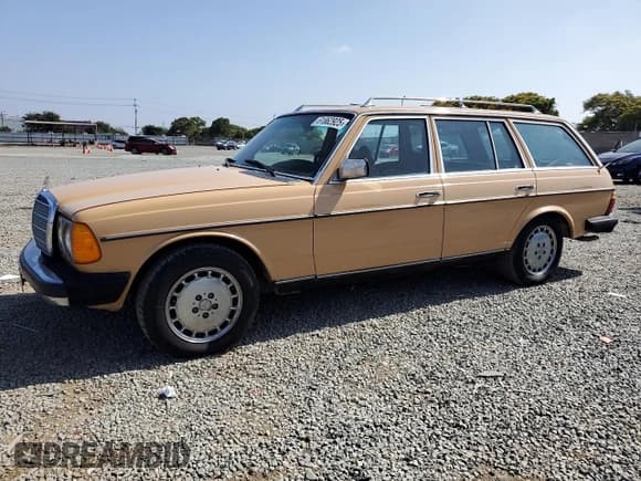 ✅ 1979 Mercedes-Benz 300 • VIN: 12319012010011 • Lot: 61862925. Listed on Copart with 243,102 mi. Free auction sales archive from the USA and detailed vehicle history report at DreamBid. Image 1.