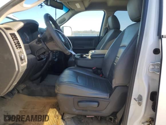 2019 Ram 1500 Express with VIN 1C6RR7FG6KS606055, listed as a Copart auction lot 86802704 with 260,080 mi miles and Salvage title. Bid and sale history available at DreamBid. Image 7.