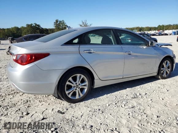 ✅ 2013 Hyundai Sonata SE • VIN: 5NPEC4AC5DH656913 • Lot: 86694245. Listed on Copart with 195,644 mi. Free auction sales archive from the USA and detailed vehicle history report at DreamBid. Image 3.