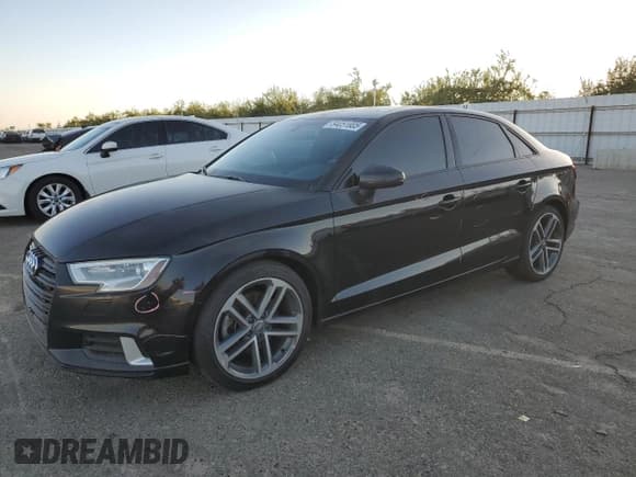 ✅ 2018 Audi A3 Premium • VIN: WAUAUGFF1J1044594 • Лот: 84051805. Опубликован ранее на Copart с пробегом 94 643 миль. Бесплатный доступ к архиву аукционных продаж из США и подробный отчёт об истории автомобиля на DreamBid. Изображение 1.