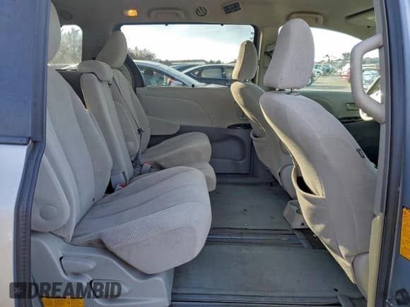 ✅ 2014 Toyota Sienna LE • VIN: 5TDKK3DC3ES418436 • Lot: 94766755. Listed on Copart with 179,407 mi. Free auction sales archive from the USA and detailed vehicle history report at DreamBid. Image 11.