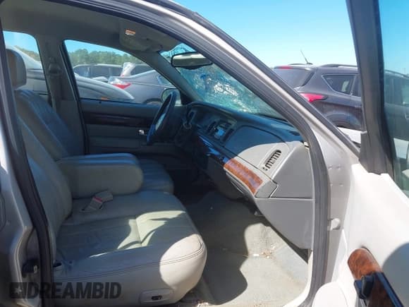 ✅ 2005 Mercury Grand Marquis LS Premium • VIN: 2MEFM75W25X671441 • Lot: 43435697. Listed on IAAI with 136,395 mi. Free auction sales archive from the USA and detailed vehicle history report at DreamBid. Image 5.