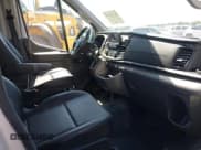 ✅ 2023 Ford Transit Cargo • VIN: 1FTBR3U85PKB38549 • Lot: 41278092. Wystawiony na IAAI z przebiegiem 50 909 mil. Bezpłatny archiwum sprzedaży aukcyjnych z USA i szczegółowy raport historii pojazdu na DreamBid. Zdjęcie 5.