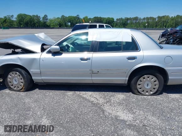 ✅ 2003 Ford Police Interceptor Street Appear • VIN: 2FAFP71W93X101292 • Lot: 40263949. Listed on IAAI with 255,111 mi. Free auction sales archive from the USA and detailed vehicle history report at DreamBid. Image 13.