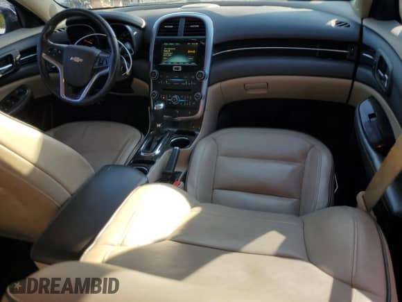 2016 Chevrolet Malibu LTZ z VIN 1G11E5SA4GF135541, wystawiony jako Copart lot #82628815 z przebiegiem 169 938 mil mil oraz Szkoda całkowita • Salvage title. Historia ofert i sprzedaży dostępna na DreamBid. Obrazek 8.