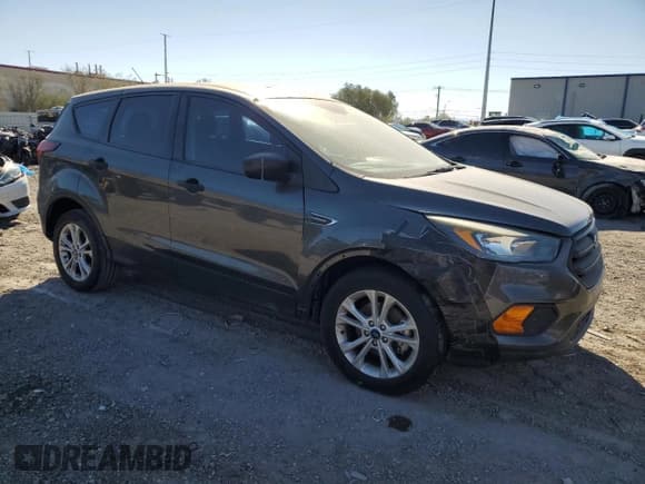 ✅ 2019 Ford Escape S • VIN: 1FMCU0F7XKUA42043 • Лот: 83796075. Опубликован ранее на Copart с пробегом 68 699 миль. Бесплатный доступ к архиву аукционных продаж из США и подробный отчёт об истории автомобиля на DreamBid. Изображение 4.