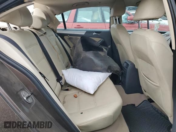 ✅ 2011 Volkswagen Jetta SEL • VIN: 3VWLZ7AJ8BM394430 • Lot: 81974105. Wystawiony na Copart z przebiegiem 173 337 mil. Bezpłatny archiwum sprzedaży aukcyjnych z USA i szczegółowy raport historii pojazdu na DreamBid. Zdjęcie 10.