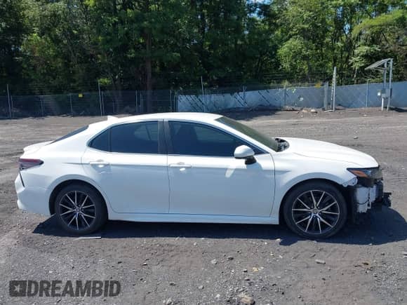 2021 Toyota Camry SE with VIN 4T1G11BKXMU023943, listed as a IAAI auction lot 42600515 with 70,445 mi miles and . Bid and sale history available at DreamBid. Image 13.
