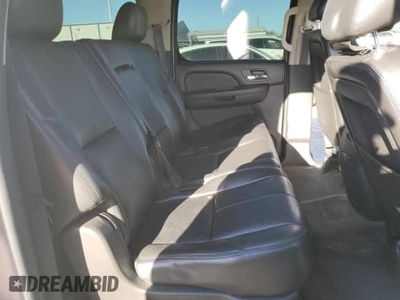 2014 Chevrolet Suburban LT z VIN 1GNSKJE70ER198068, wystawiony jako Copart lot #85145605 z przebiegiem 97 369 mil mil oraz Szkoda całkowita • Salvage title. Historia ofert i sprzedaży dostępna na DreamBid. Obrazek 11.